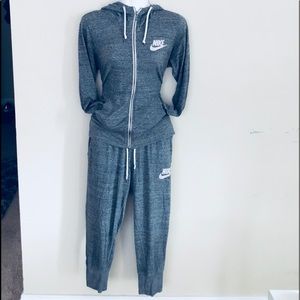 NIKE Jogger Set